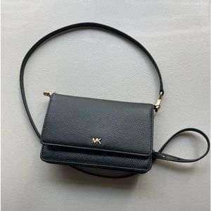 Pre loved Michael Kors phone crossbody.